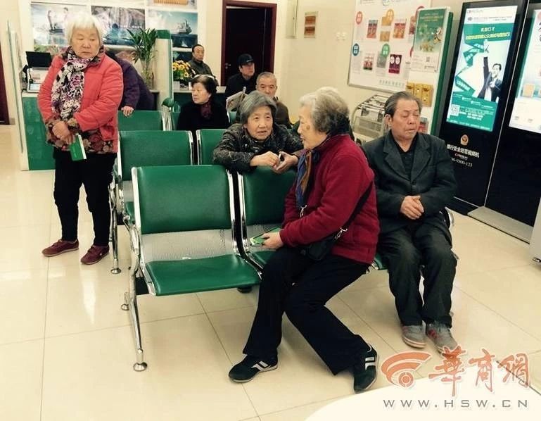 现在银行网点不断萎缩你怎么看,倒闭的银行网点