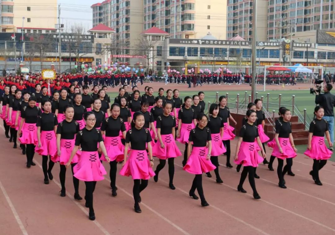 定格精彩瞬间彰显体育精神,丹棱中学60届田径运动会精彩瞬间