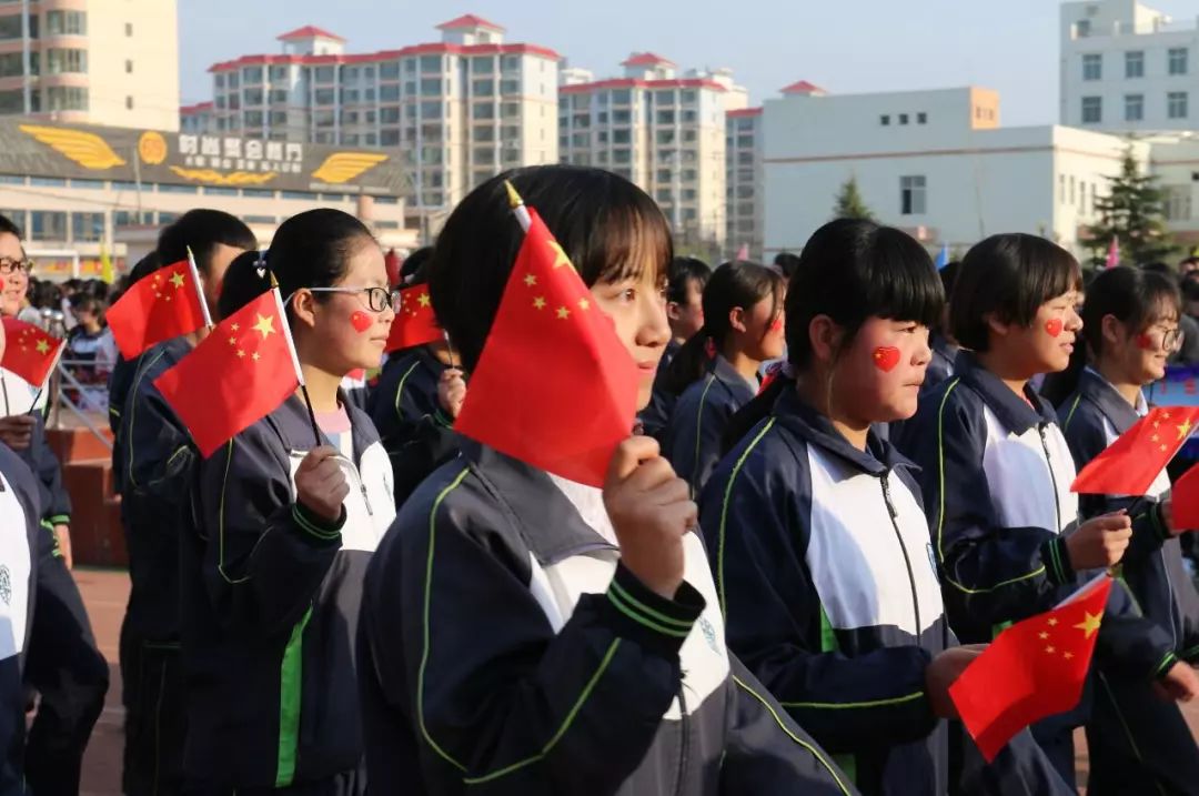 定格精彩瞬间彰显体育精神,丹棱中学60届田径运动会精彩瞬间