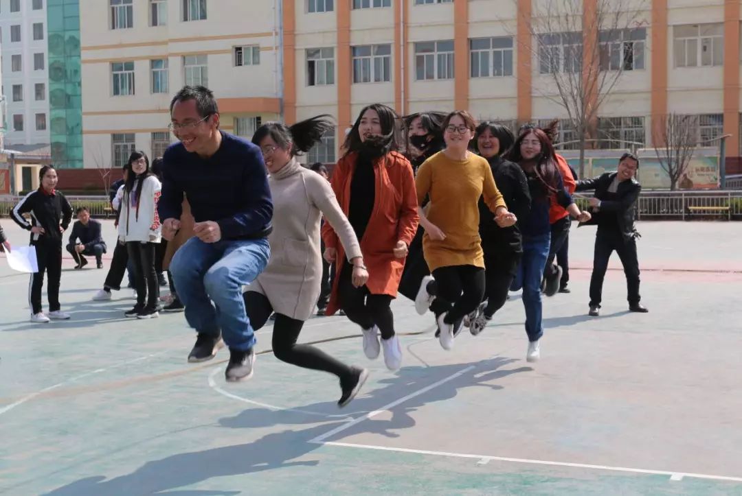 定格精彩瞬间彰显体育精神,丹棱中学60届田径运动会精彩瞬间