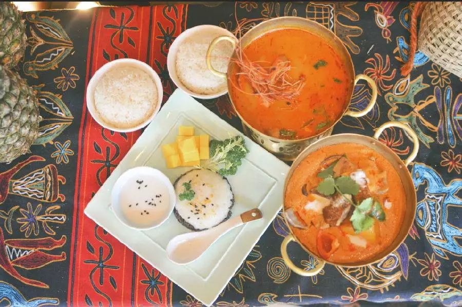 入住东南亚风情酒店！双人自助早餐+逸咖双人套餐！最低只要…