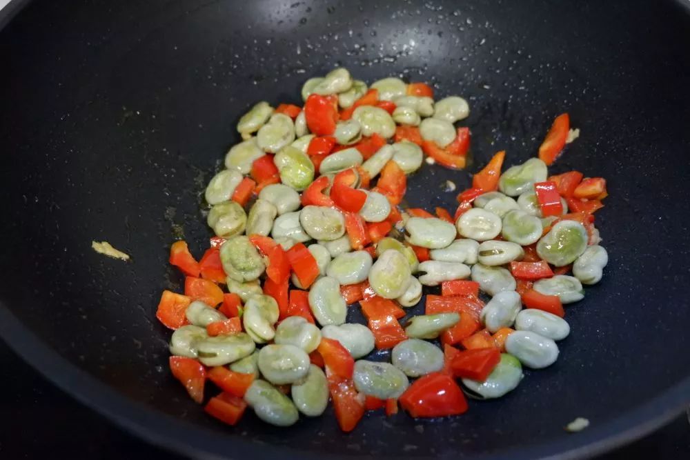 嫩蚕豆不带壳怎么吃,嫩蚕豆什么时候吃