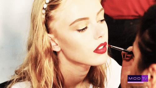 为什么有的人化妆一点瑕疵都没有,为什么有的人化妆反倒难看了