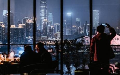 重庆两江交汇之上长嘉汇两江网红铺成新晋打卡地