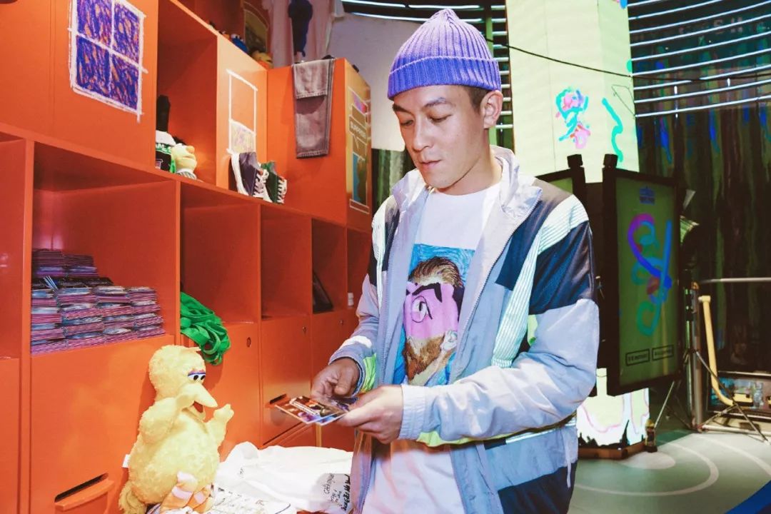 让爱豆们集体卖萌的二次元角色，到底是何方神圣？！