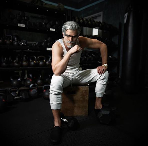 本期潮流板报，我们邀请到了少女的“初恋”——RubyRose~