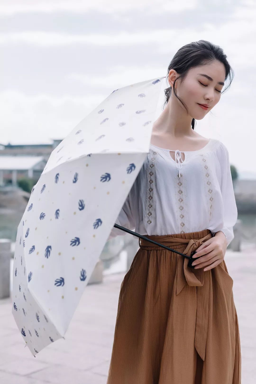 必备的防晒喷雾防晒衣遮阳伞,太阳伞防晒推荐