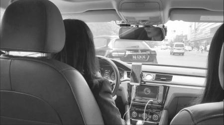 成都单亲妈妈16年资助5个学生跑滴滴成专车队长