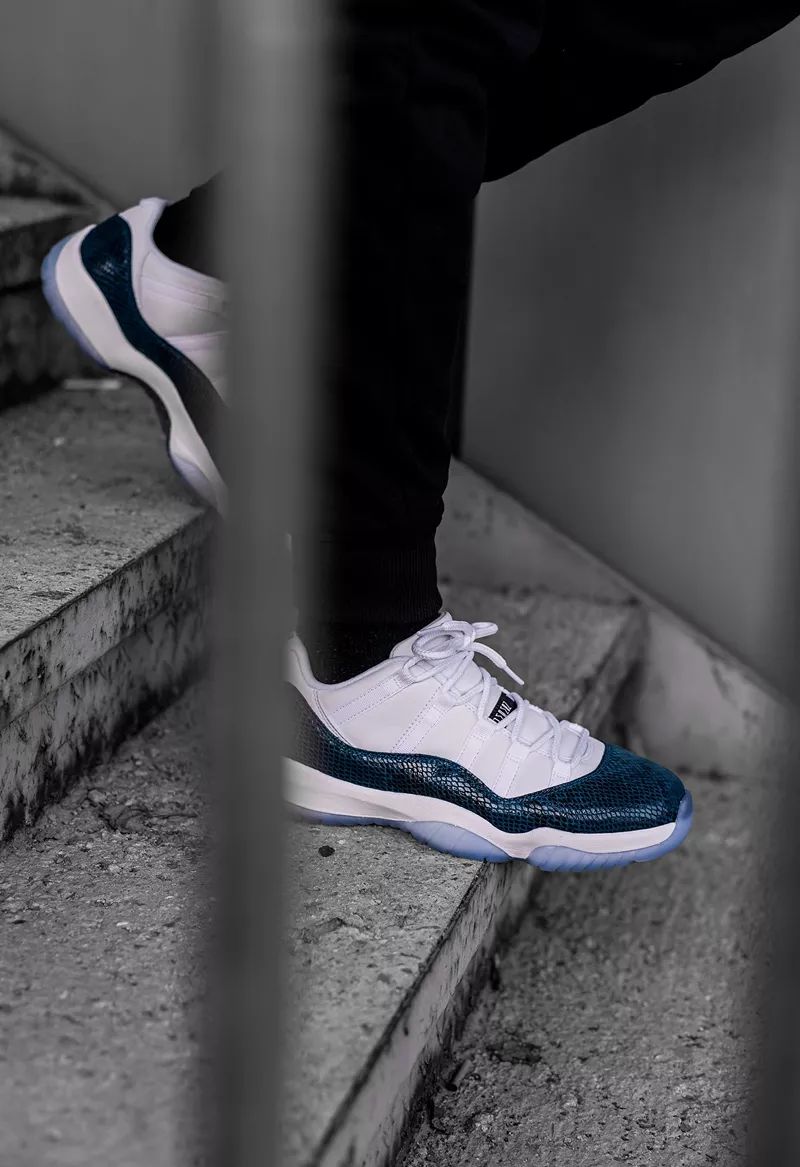 airjordan11low黑红测评,airjordan11lowwhitebred上脚图