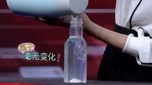 衣服皱巴巴的又没熨斗怎么办,衣服皱巴巴的出新招