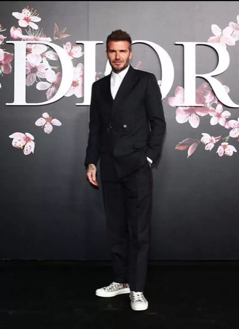 aj1和yeezy冰蓝哪个好,aj1和yeezy谁值得买