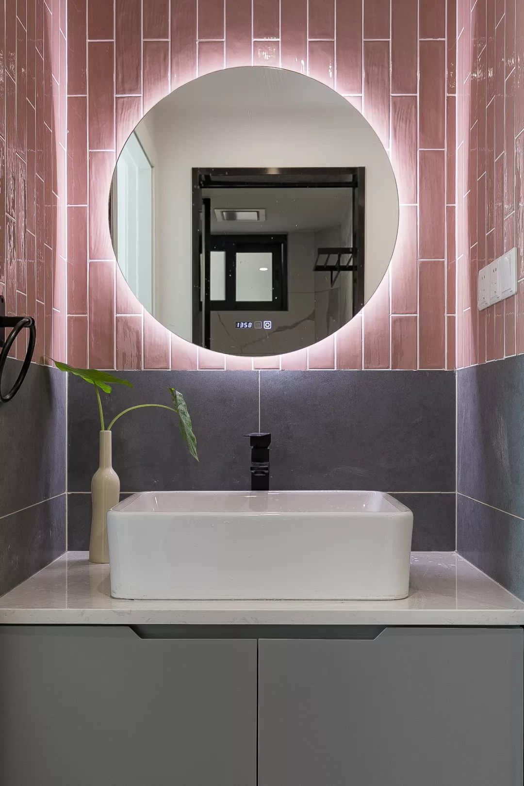 无主灯轻奢风装修电视墙,北欧轻奢客厅无主灯