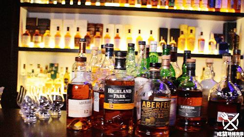 隐藏的威士忌酒柜,隐藏很深的酒