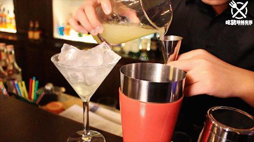 隐藏的威士忌酒柜,隐藏很深的酒