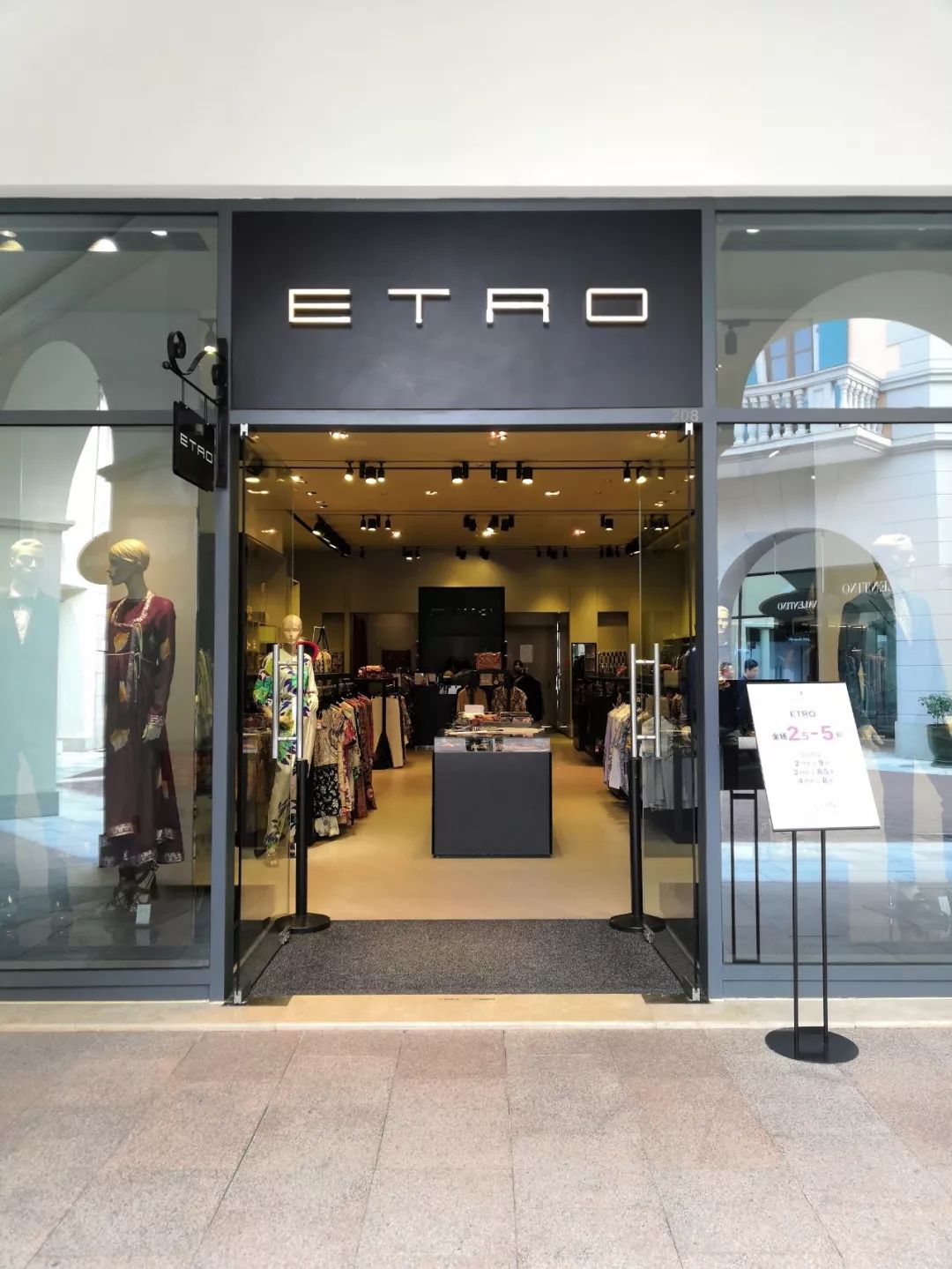 怎么穿让人看起来很贵,怎样穿看起来既普通又好看