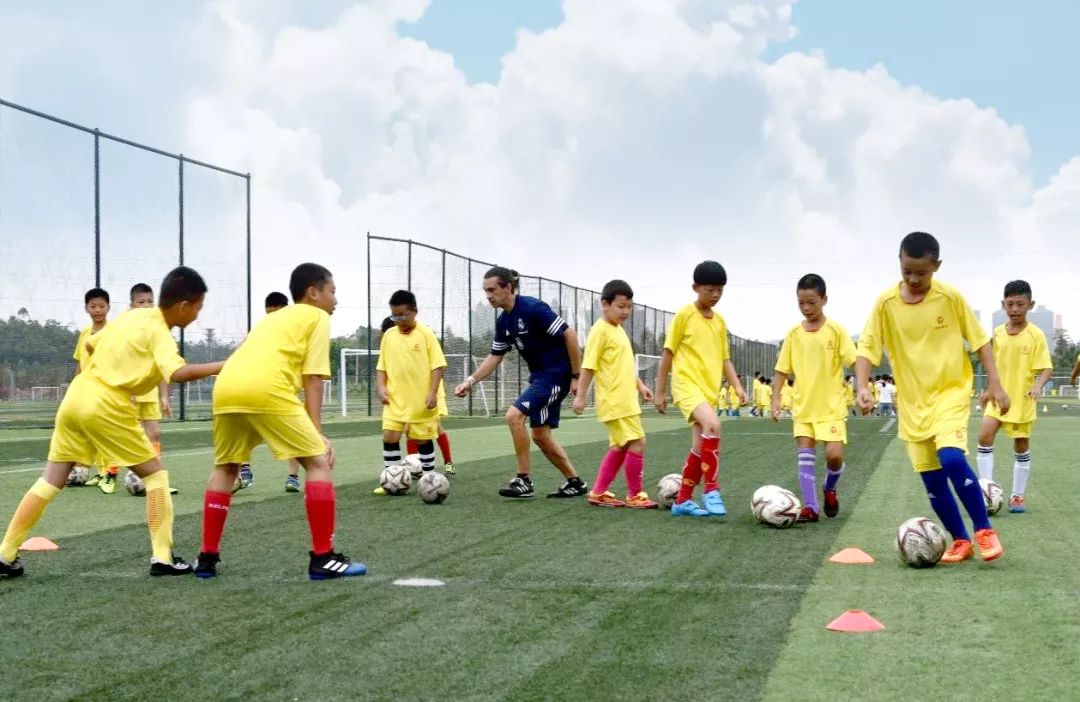 恒大足球夏令营,恒大暑假足球青训多少学费