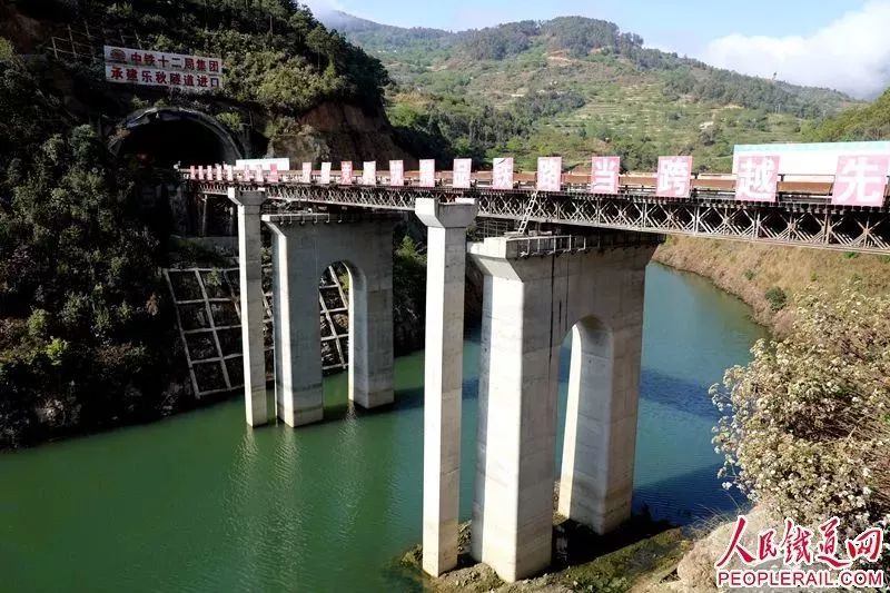 昆明到临沧可以走高速吗,临沧开车到昆明要多少个小时