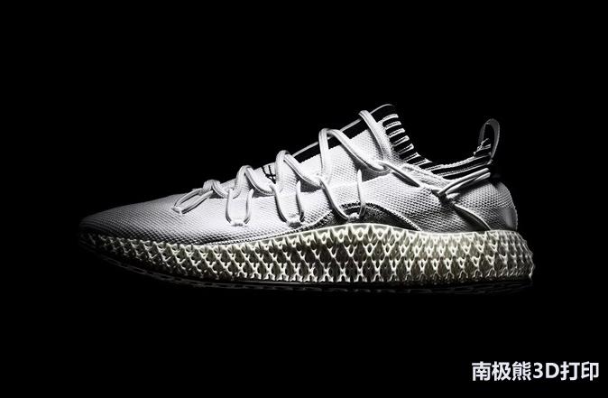 阿迪达斯推出山本耀司设计的Y-3RUNNER4DII运动鞋