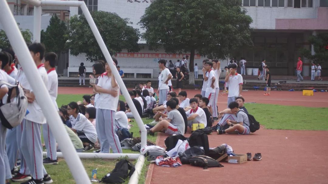 【活力邓中】夕阳西下，绿茵球场赛青春——记高一（6）班足球赛