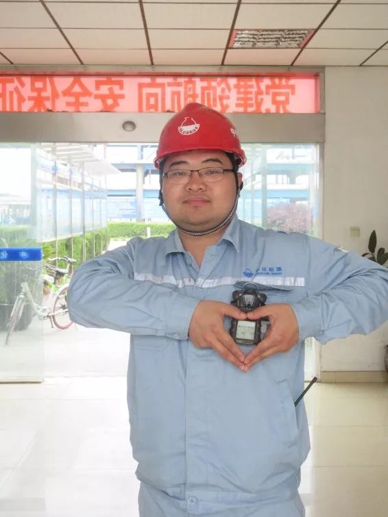 钢铁侠有战甲，灭霸有手套，中化人的劳动神器是？