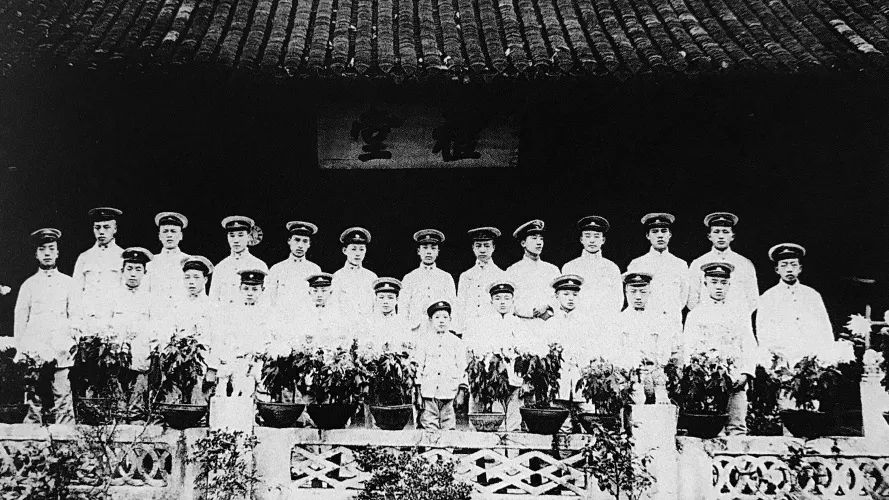 100年前的中国青年在干嘛,100年前的青年在干什么