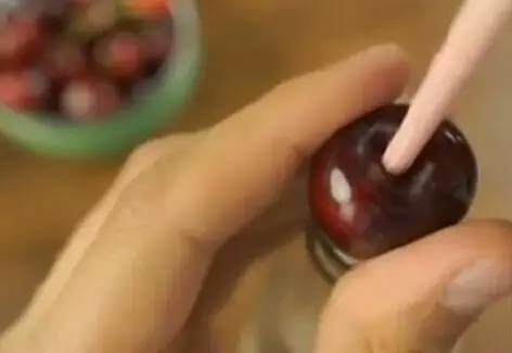一女子吃樱桃中毒,女人吃樱桃中毒后续