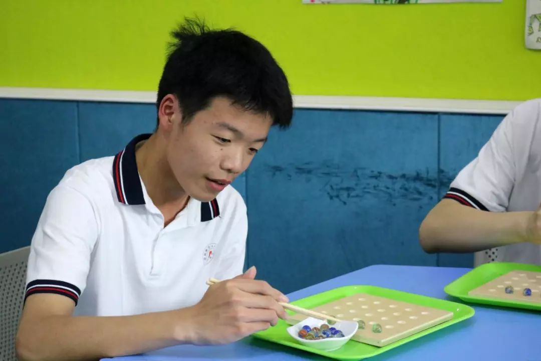 快乐体验快乐成长,快乐体验成长绘画二年级