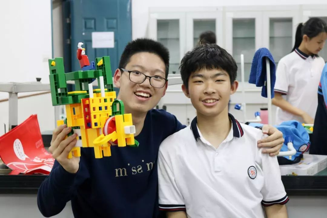 快乐体验快乐成长,快乐体验成长绘画二年级