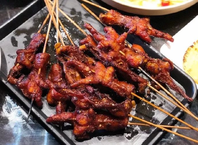 【吃在大连】Emmmm,臭豆腐烤鱼,味道比想像的要更激烈!