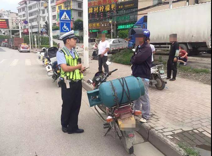 南宁禁止摩托车闯入市区怎么处罚,南宁交警开展电动车集中整治