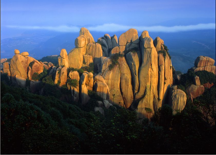 有海上天湖佛国仙都之美誉的城市,游玩一座神奇山