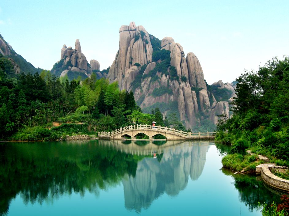 有海上天湖佛国仙都之美誉的城市,游玩一座神奇山