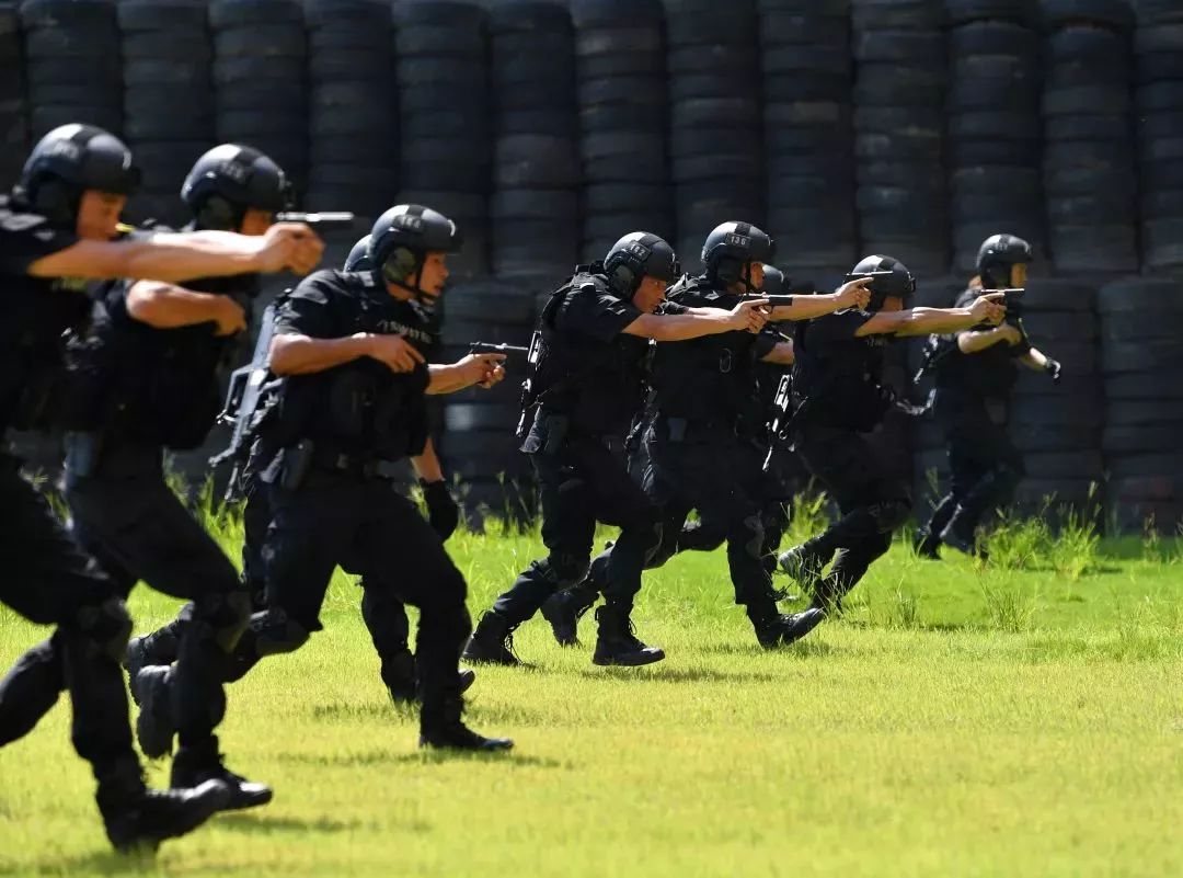 成都特警夜巡,成都特警最新消息