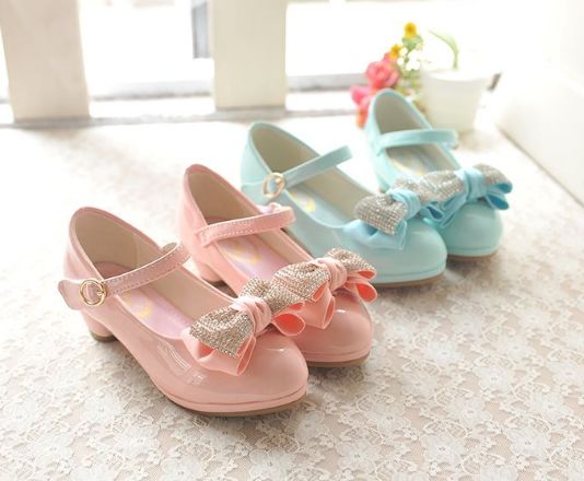 甲醛超标的鞋有哪些,巴布豆女童米奇洞洞鞋