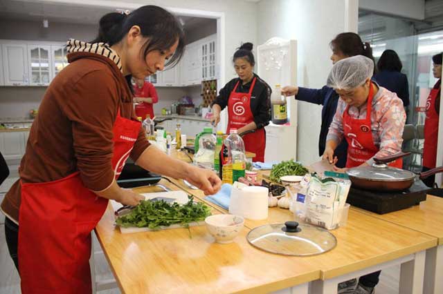 青岛市家政平台个人找保姆怎么找,线下家政服务一站式