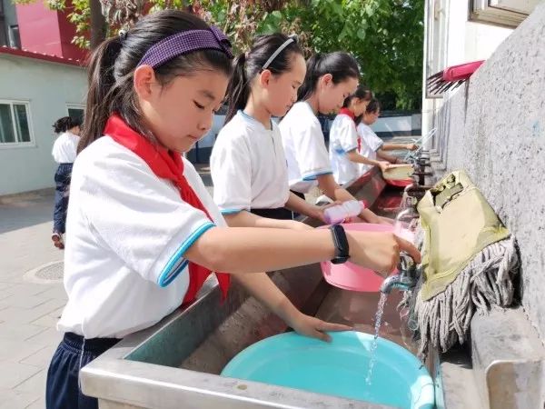 “快闪”比心中国、国际赛事拿奖……京城校园精彩不断丨关注