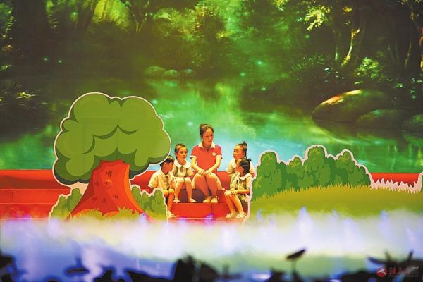 砥砺二十载谱写新华章,砥砺前行二十载奋楫扬帆谱新篇