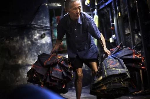 惊天黑幕！HM，ZARA等快时尚品牌的牛仔裤，已导致多*皮人**肤腐烂，恶臭，不孕...