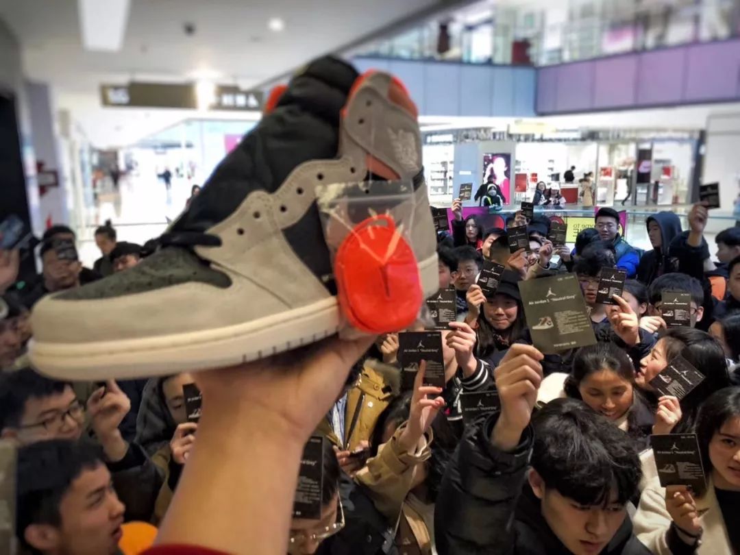 鞋子也疯狂完整视频,球鞋也要与时俱进