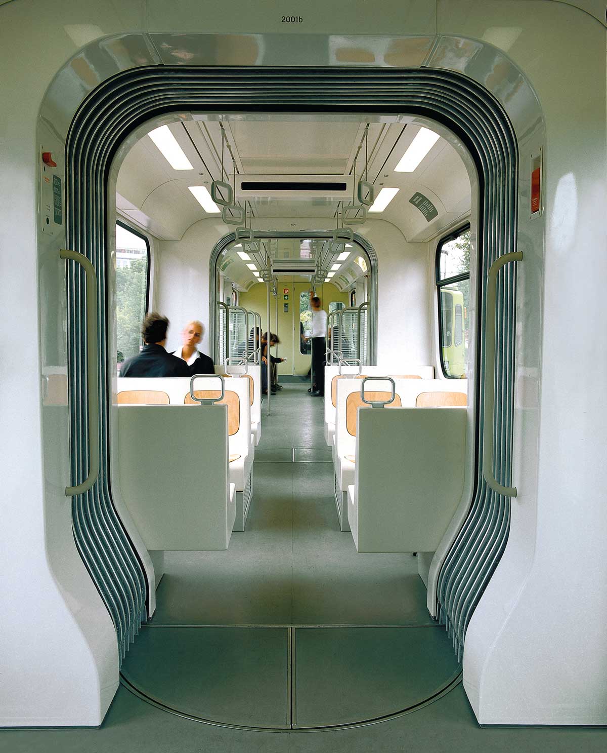 对于他来说：「奖杯」这种东西，还不如「烟灰缸」有用呢！