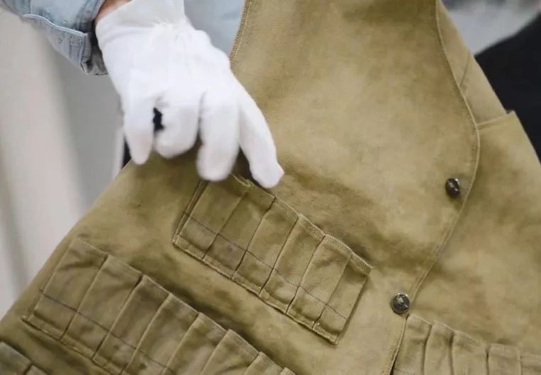 #补课时间_从宫廷到建筑工地，网红马甲竟然还有这样的过往？