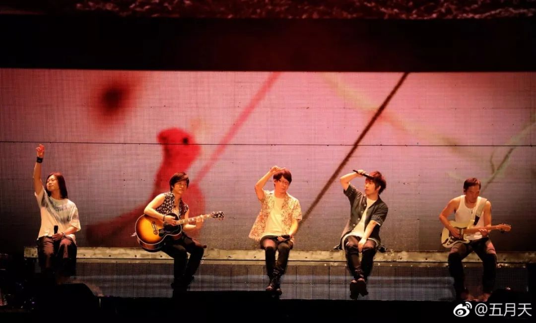 LOOK|*月天五**新电影·里面有你吗？