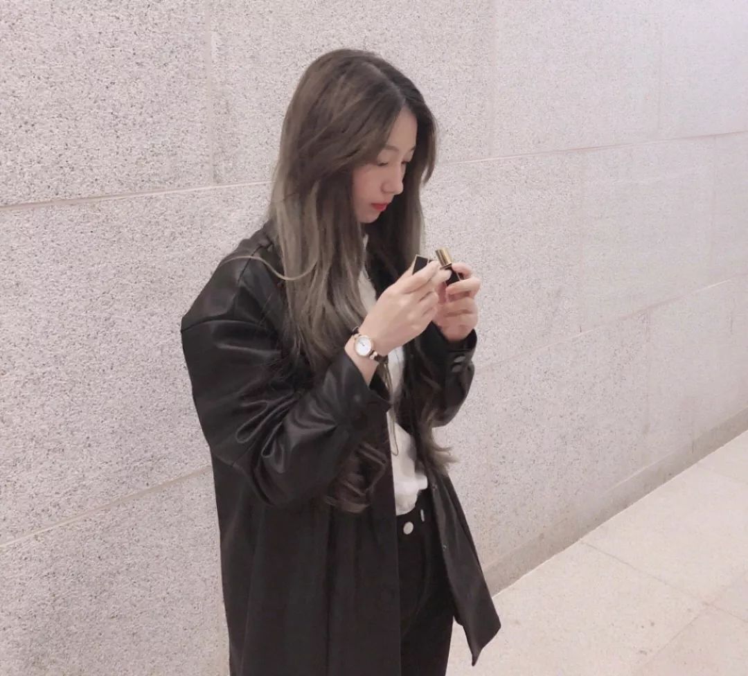 戴名表和品牌包的女人,拎爱马仕的女人去哪逛街