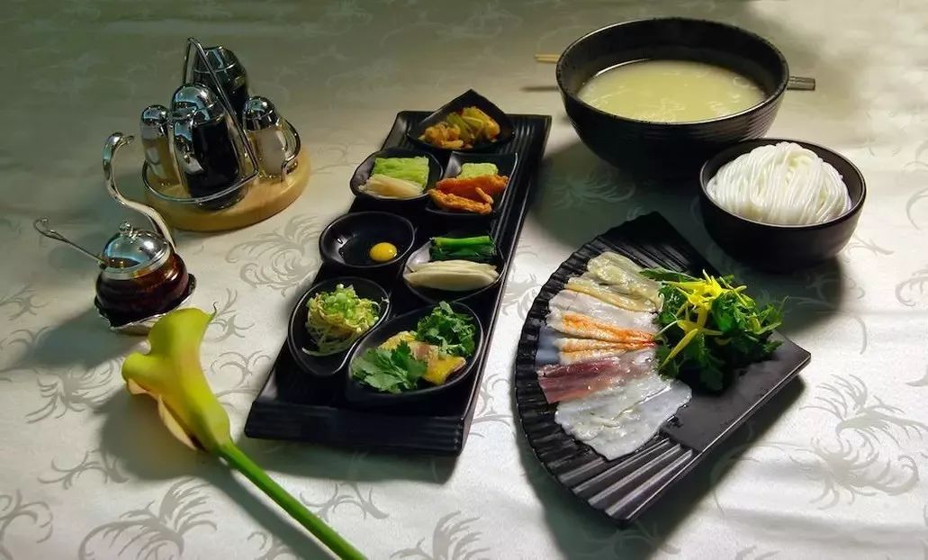 昆明北市区最正宗的过桥米线,昆明潮玩城