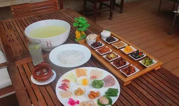 昆明吃过桥米线最好的地方,云南昆明潮玩店