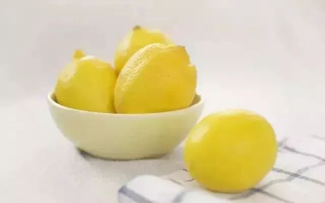 柠檬美白是真的吗,柠檬是感光食物为什么还可以美白