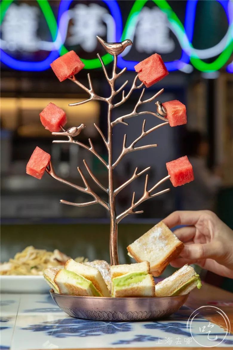 浦东新地标480米,上海浦东逛吃一条街