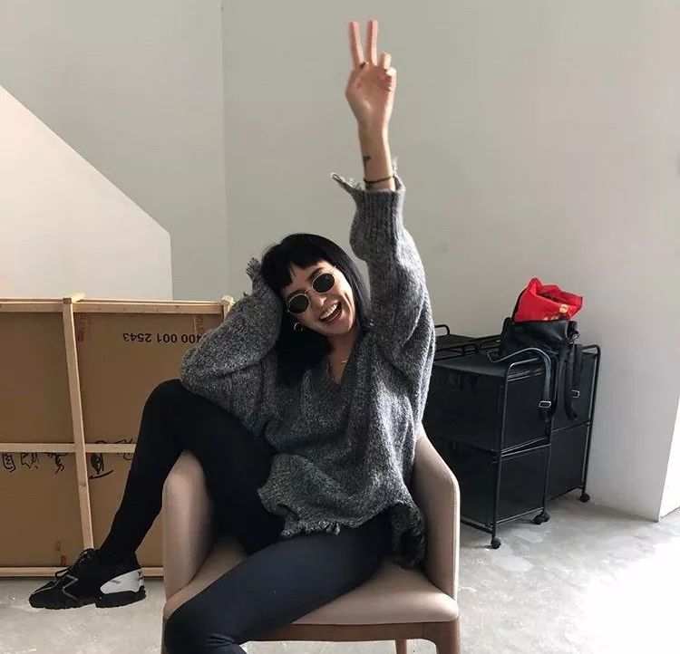 保姆级拍照姿势很火,保姆级拍照动作教程