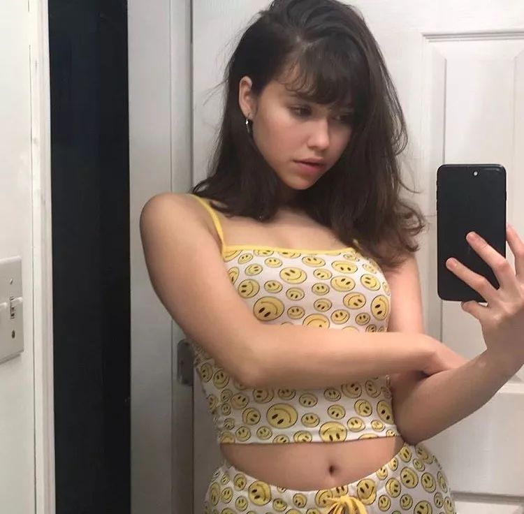 保姆级拍照姿势很火,保姆级拍照动作教程