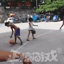 正惊GIF囧图：史上最硬核的学霸，女装大佬是怎么坐地铁的？